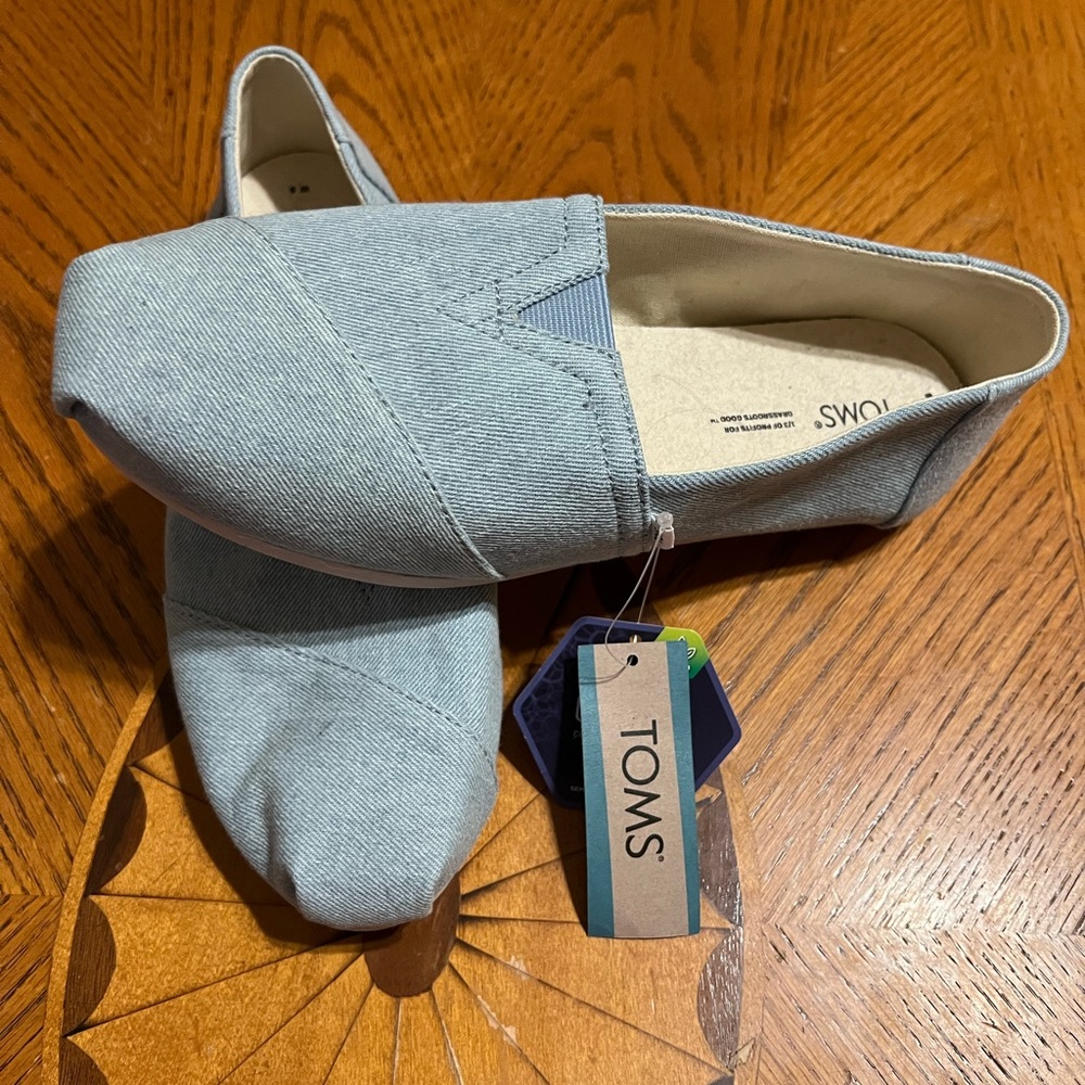 Light blue Toms size 8 women’s